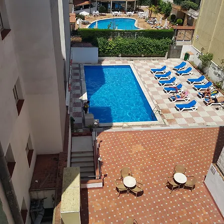 Aparthotel Castella *