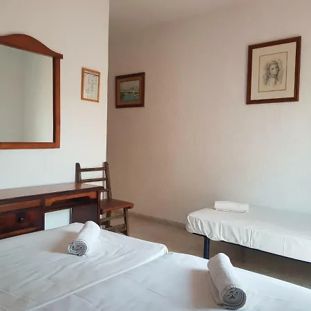 Aparthotel Castella *