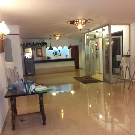 Castella Apartahotel *