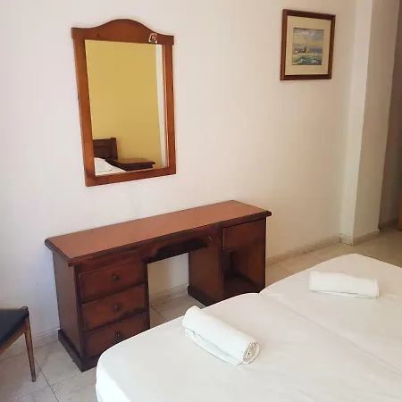 Apartahotel Castella *